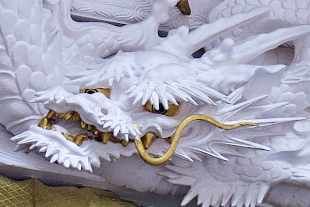 目貫きの龍 金色の目