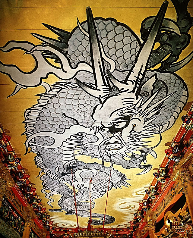 薬師堂の天井画・鳴き龍